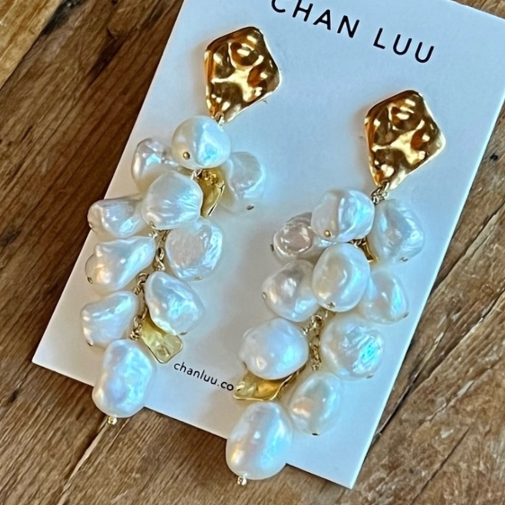 🌺🎉HP🎉🌺 NWT Anthropologie Chan Luu Gold and Pearl Cluster Chandeliers - Picture 13 of 15